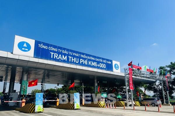 Nghiên cứu việc dán thẻ ETC thu phí không dừng bắt buộc
