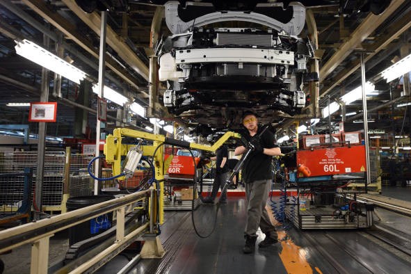 Hoạt động sản xuất tại Anh giảm tốc nhanh nhất kể từ tháng 5/2020