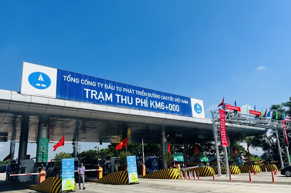 Ngày đầu thu phí ETC hoàn toàn trên các tuyến cao tốc diễn ra như thế nào?