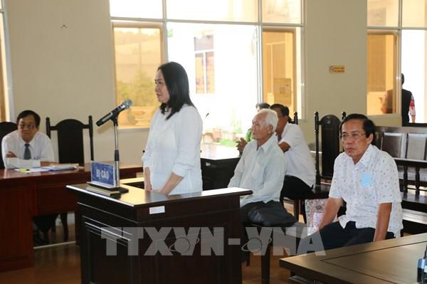 Tuyên phạt vợ chồng chủ doanh nghiệp dùng sổ đỏ giả chiếm đoạt hơn 6 tỷ đồng