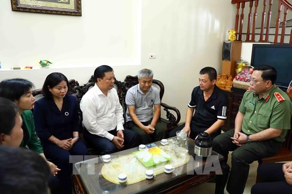 Bí thư Thành ủy Hà Nội chia buồn với gia đình ba cán bộ, chiến sỹ Công an hy sinh khi làm nhiệm vụ