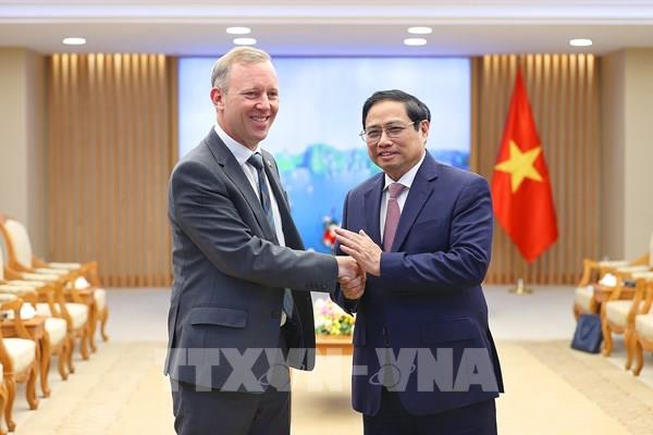 Thủ tướng Phạm Minh Chính đề nghị doanh nghiệp Anh đầu tư mạnh mẽ hơn nữa vào tăng trưởng xanh