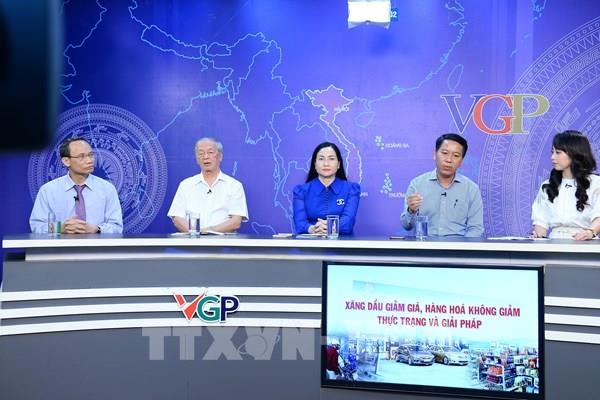 Xăng giảm, nhiều dịch vụ hàng hóa vẫn cao: Doanh nghiệp cần thời gian tính toán lại