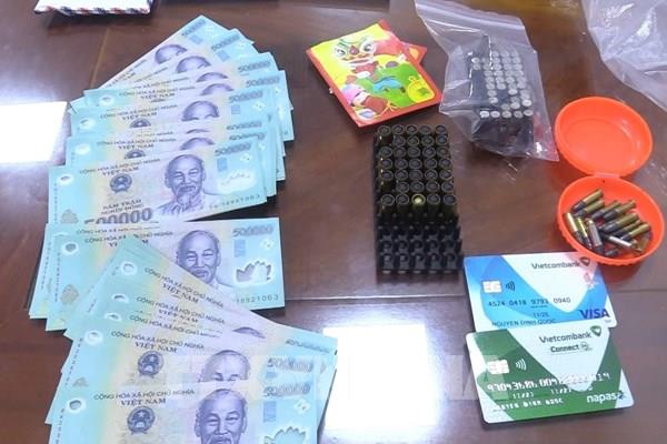 Tạm giữ 3 đối tượng trong đường dây tiêu thụ tiền giả