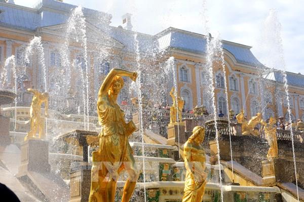 Hệ thống đài phun nước Peterhof - nét đặc trưng của thành phố Saint Petersburg