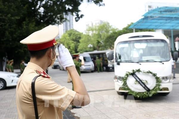 Hình ảnh đồng đội và người dân tiễn đưa 3 chiến sỹ PCCC