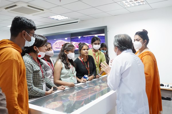 Trường đại học quốc tế đầu tiên đào tạo Bác sĩ y học cổ truyền