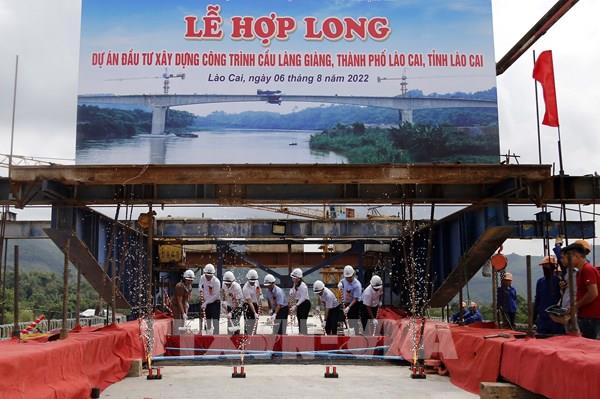 Lào Cai hợp long cây cầu thứ 8 bắc qua sông Hồng