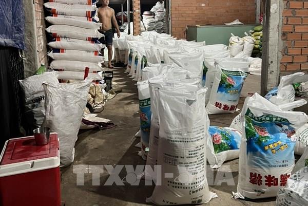 Phát hiện điểm sản xuất số lượng lớn bột ngọt giả