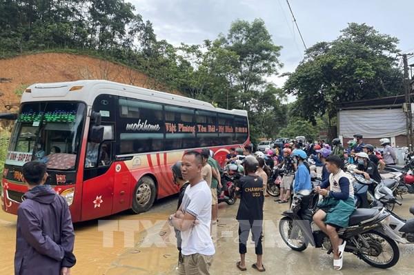 Yên Bái: Ngập úng trên quốc lộ 37 gây ách tắc giao thông trong nhiều giờ