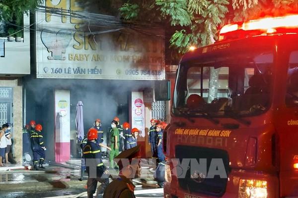 Đà Nẵng dập tắt vụ cháy cửa hàng quần áo, nhiều người thoát nạn