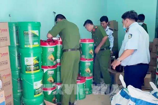 An Giang phát hiện số lượng lớn dầu nhớt nghi giả các thương hiệu nổi tiếng