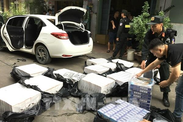 Khởi tố nhóm đối tượng mua bán, vận chuyển lượng lớn thuốc lá điếu nhập lậu