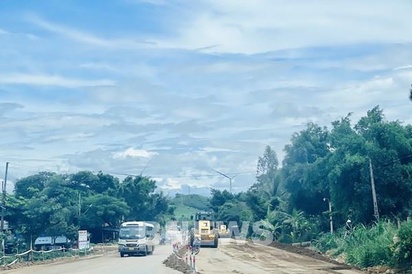 Đẩy nhanh thi công, đảm bảo an toàn giao thông khu vực dự án nâng cấp Quốc lộ 19
