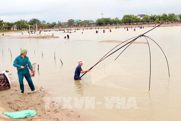 Khôi phục lễ hội bắt cá truyền thống tại các vùng quê Hà Tĩnh