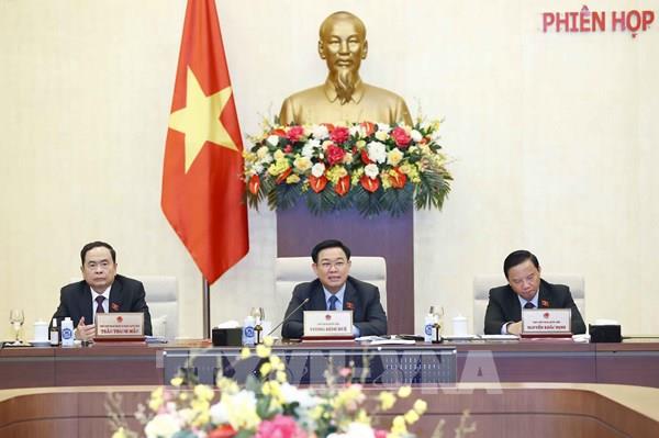 Dư hơn 355 nghìn tỷ đồng vốn đầu tư công trung hạn: Bao giờ phân bổ được?