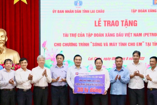 Petrolimex hỗ trợ 30 tỷ đồng Chương trình “Sóng và máy tính cho em”