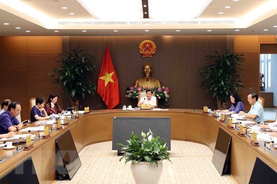 Rà soát, xử lý các vấn đề liên quan đến học phí và sách giáo khoa