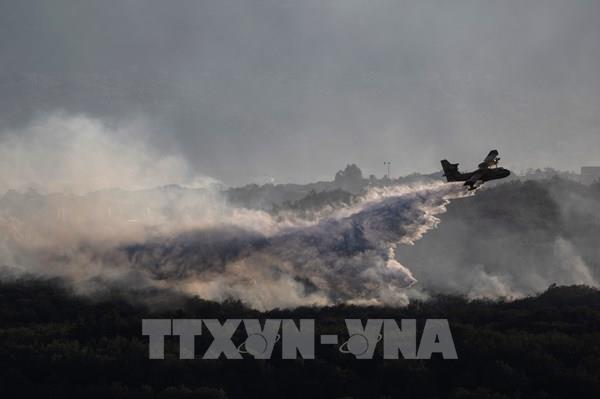 Cháy rừng lan rộng trên các dãy núi ở miền Đông Nam nước Pháp