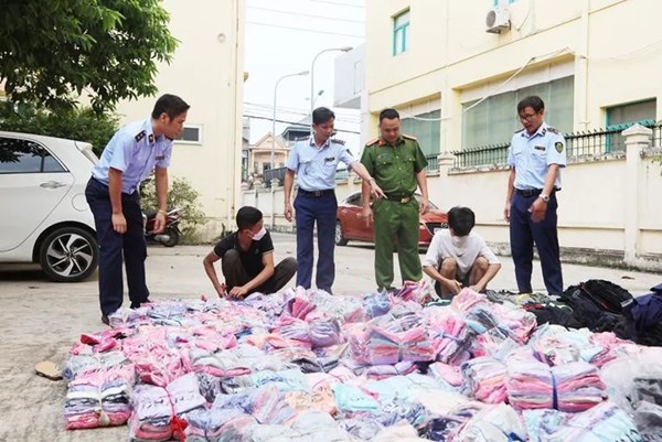Tiêu hủy gần 12.000 sản phẩm giả nhãn hiệu nổi tiếng