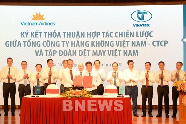 Vietnam Airlines và Vinatex hợp tác thực hiện Cuộc vận động “Người Việt Nam ưu tiên dùng hàng Việt Nam”