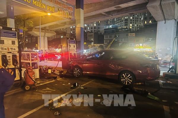 Tạm giữ lái xe ô tô liên quan vụ tai nạn làm 8 người bị thương tại cây xăng