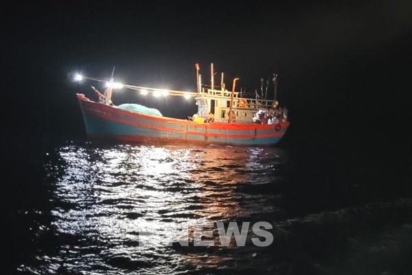 Cấp cứu kịp thời thuyền viên tàu ĐNA 90406 nguy kịch trên vùng biển Đà Nẵng