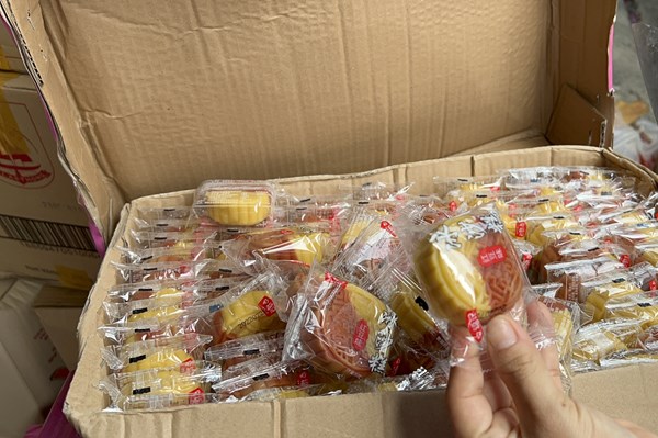 Thu giữ 54.000 bánh dẻo không rõ nguồn gốc
