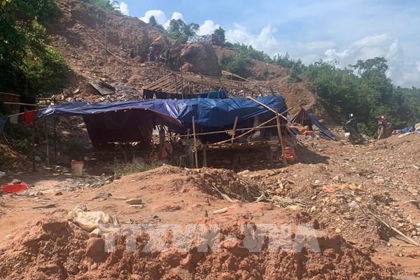 “Đại công trường” khai thác vàng trái phép ở Lai Châu