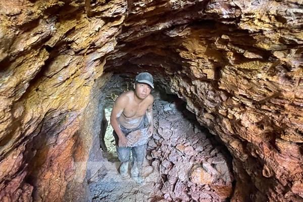 Quyết liệt ngăn chặn nạn khai thác vàng trái phép