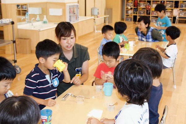 Nhật Bản: Quy định "mang tã bẩn về nhà" tại các nhà trẻ công gây tranh cãi