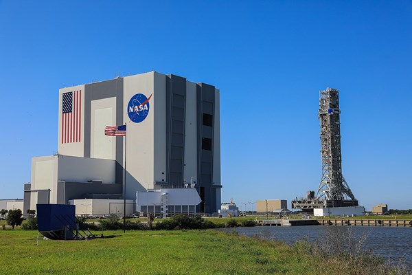 NASA, SpaceX thay đổi lịch đưa phi hành đoàn thứ 7 lên ISS