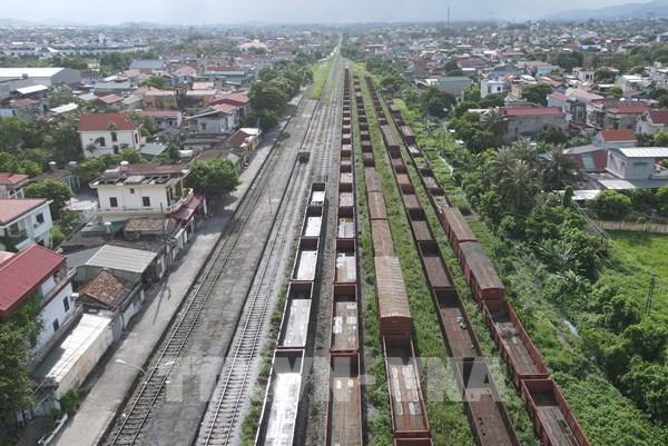 Bộ GTVT sẽ ưu tiên đầu tư cho các phương thức vận tải đường sắt, đường thủy nội địa