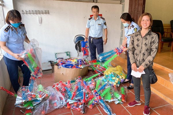 Thu giữ hàng trăm sản phẩm đồ chơi trẻ em không rõ nguồn gốc xuất xứ