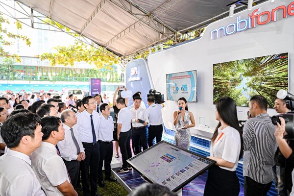 Khai trương mạng 5G MobiFone tại thành phố Huế