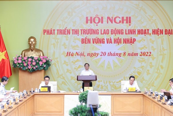 Thủ tướng chủ trì Hội nghị trực tuyến toàn quốc về phát triển thị trường lao động