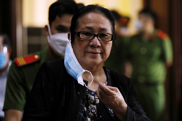 Hoãn xử phúc thẩm do bị cáo Dương Thị Bạch Diệp gặp vấn đề về sức khỏe