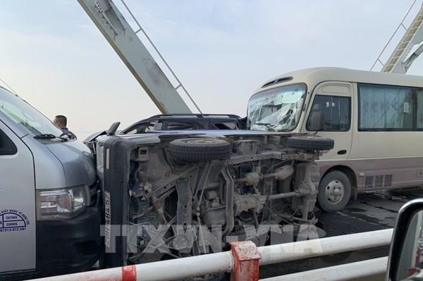 Tai nạn liên hoàn trên cầu Chương Dương gây ùn tắc nghiêm trọng