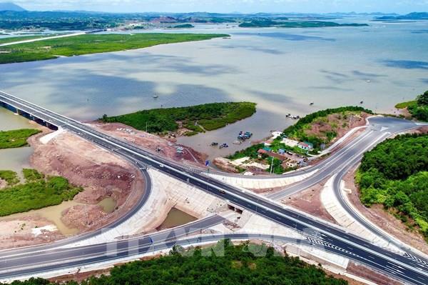 Cao tốc khi đưa vào khai thác không có trạm dừng nghỉ: Liệu có vi phạm các quy định?