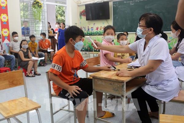 Cả nước thêm 2.197 ca COVID-19 mới, các địa phương sớm hoàn thành tiêm vaccine cho trẻ