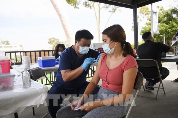 Người Mỹ lười tiêm mũi tăng cường vaccine phòng COVID-19