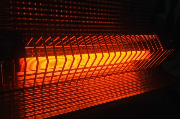  Người dân Thụy Sĩ đổ xô mua máy sưởi điện và máy phát điện