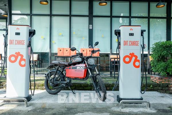 Dat Bike ra mắt trạm sạc xe máy điện chỉ sạc 20 phút đi được 100km