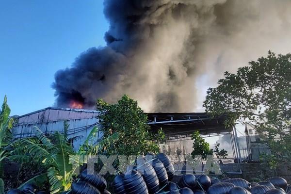 Cháy lớn thiêu rụi một cơ sở sản xuất nhựa ở huyện Hải Hà, Quảng Ninh