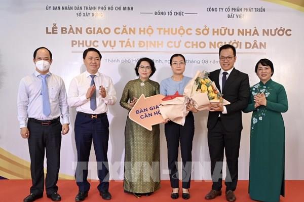 Tp. Hồ Chí Minh bàn giao căn hộ phục vụ tái định cư cho người dân