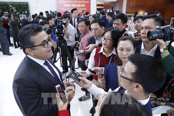 Từ 10/10, bỏ quy định trình độ ngoại ngữ, tin học với phóng viên, biên tập viên