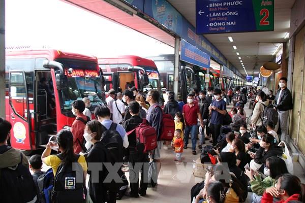 TP.HCM: Bến xe nhộn nhịp khi bắt đầu kỳ nghỉ lễ