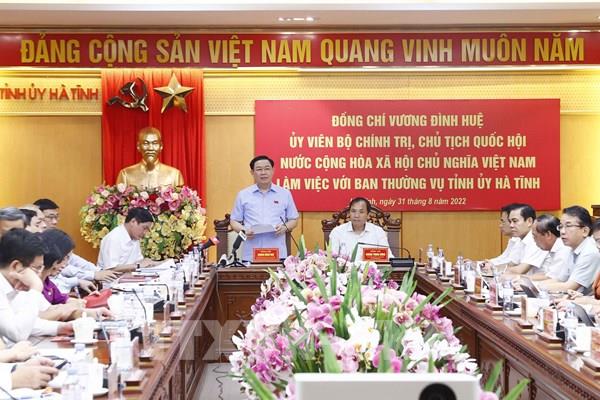 Chủ tịch Quốc hội Vương Đình Huệ làm việc với Ban Thường vụ Tỉnh uỷ Hà Tĩnh
