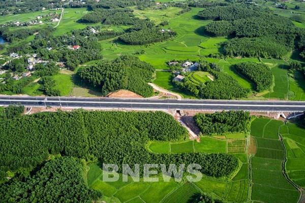 Sắp khánh thành cao tốc Vân Đồn – Móng Cái có hệ thống chiếu sáng hiện đại nhất Việt Nam