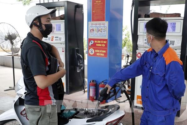 Sớm gỡ "rối" cho thị trường xăng dầu